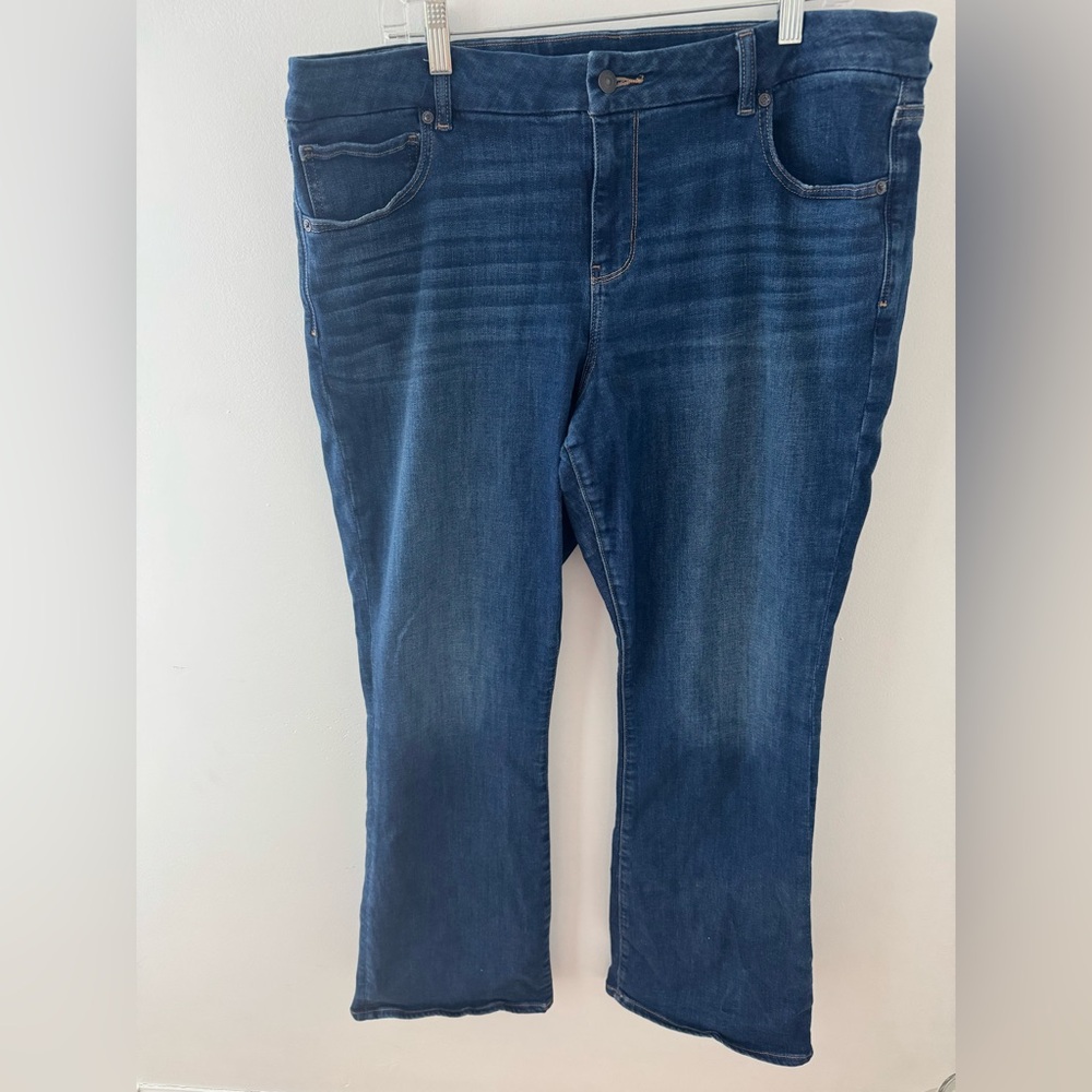 American Eagle Outfitters next level curvy low rise kick bootcut jeans sz18